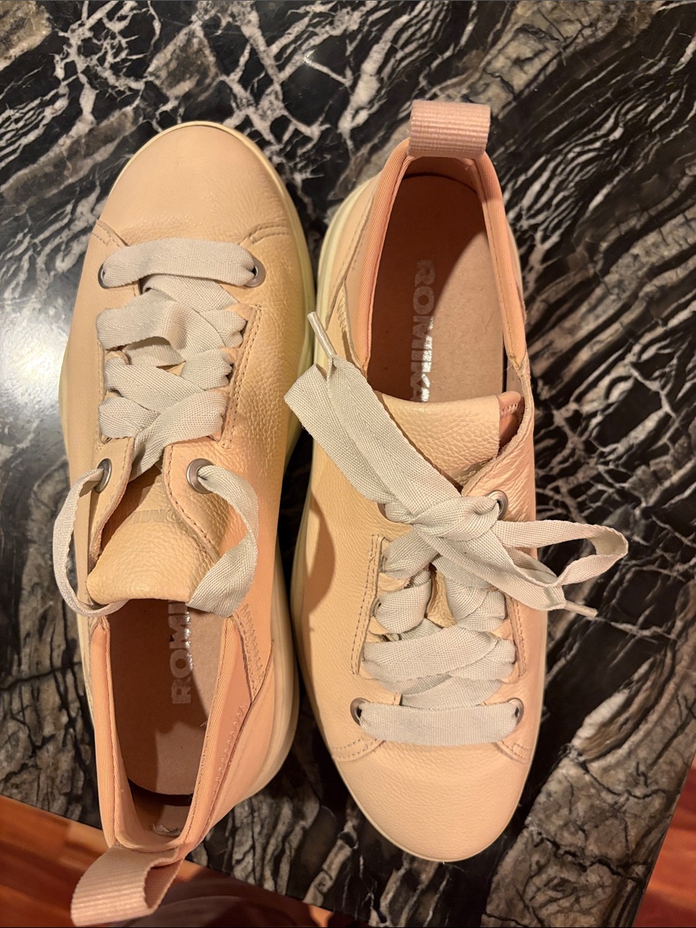 Women’s Leather Casual Sneakers -